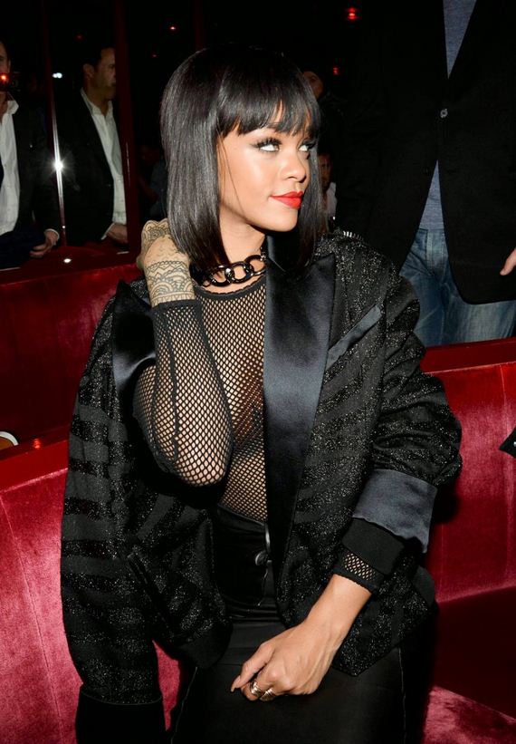 Rihanna-Big-Boobs-Flashing