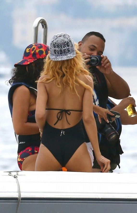 Rihanna-Bikini-in-Monaco