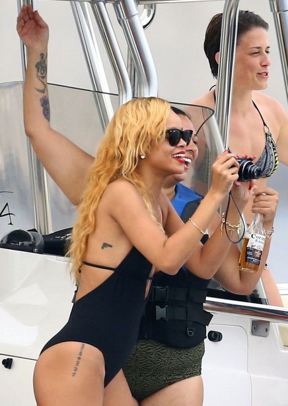 Rihanna-Bikini-in-Monaco