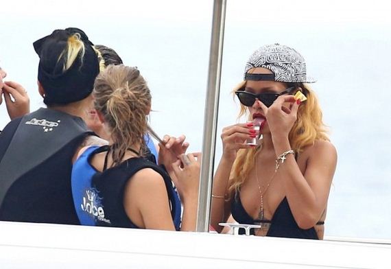 Rihanna-Bikini-in-Monaco