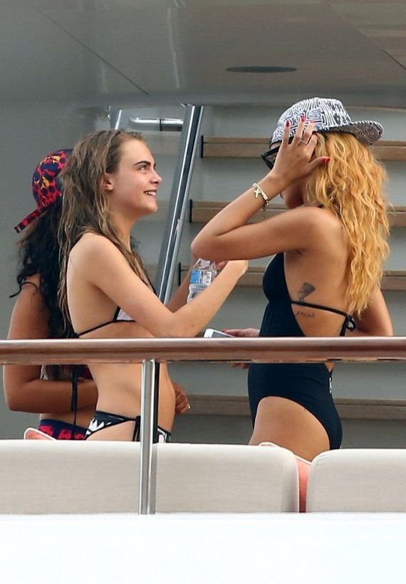 Rihanna-Bikini-in-Monaco