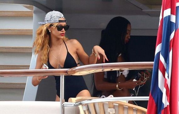 Rihanna-Bikini-in-Monaco