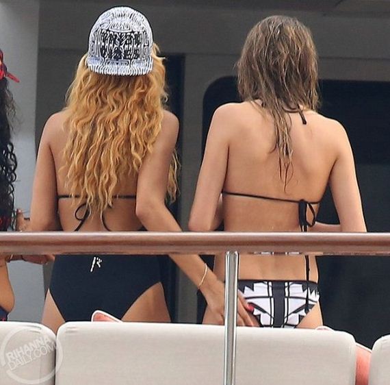 Rihanna-Bikini-in-Monaco