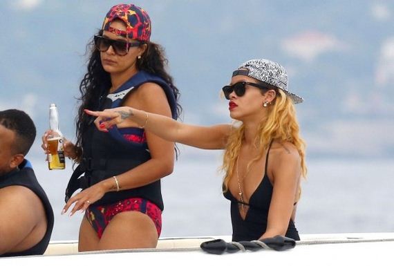 Rihanna-Bikini-in-Monaco