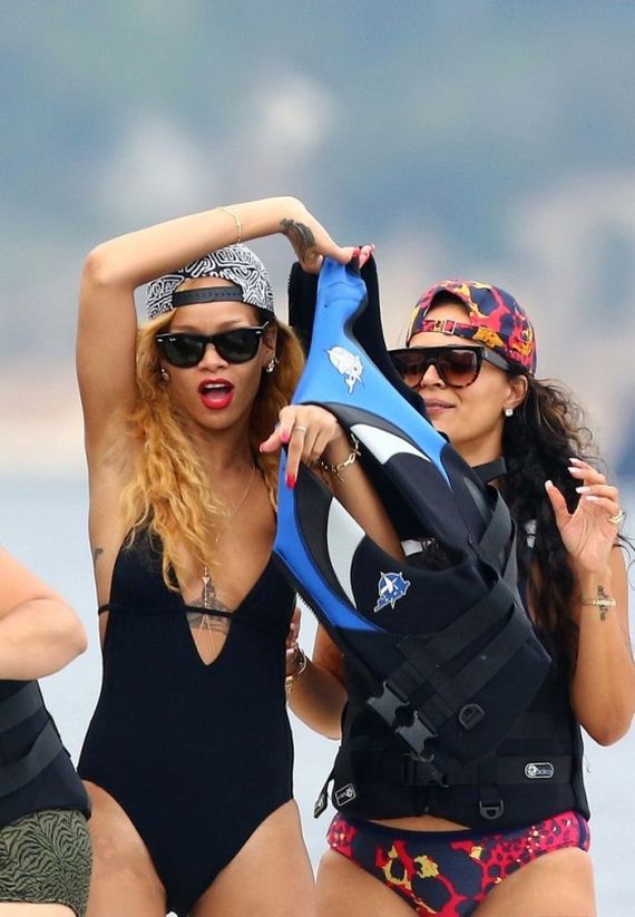 Rihanna-Bikini-in-Monaco