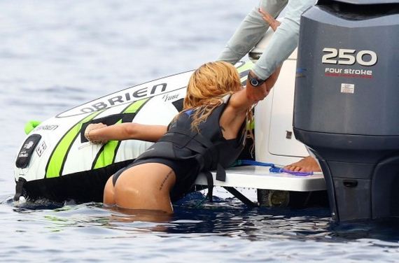 Rihanna-Bikini-in-Monaco