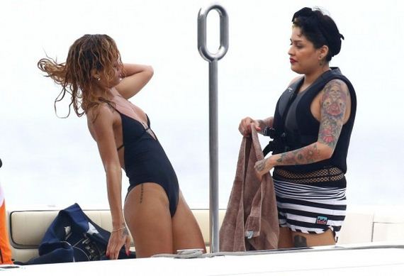 Rihanna-Bikini-in-Monaco