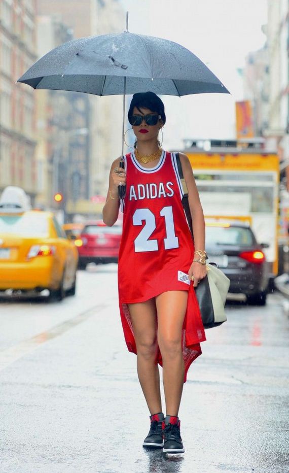 Rihanna-With-Umbrella