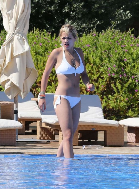 Rita-Ora-in-bikini