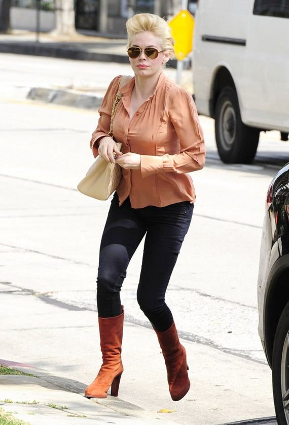 Rose-McGowan-In-Jeans-at-Office-Building