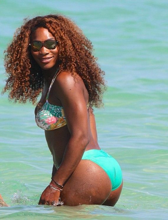 Serena-Williams-in-bikini---Miami
