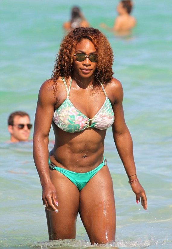 Serena-Williams-in-bikini---Miami