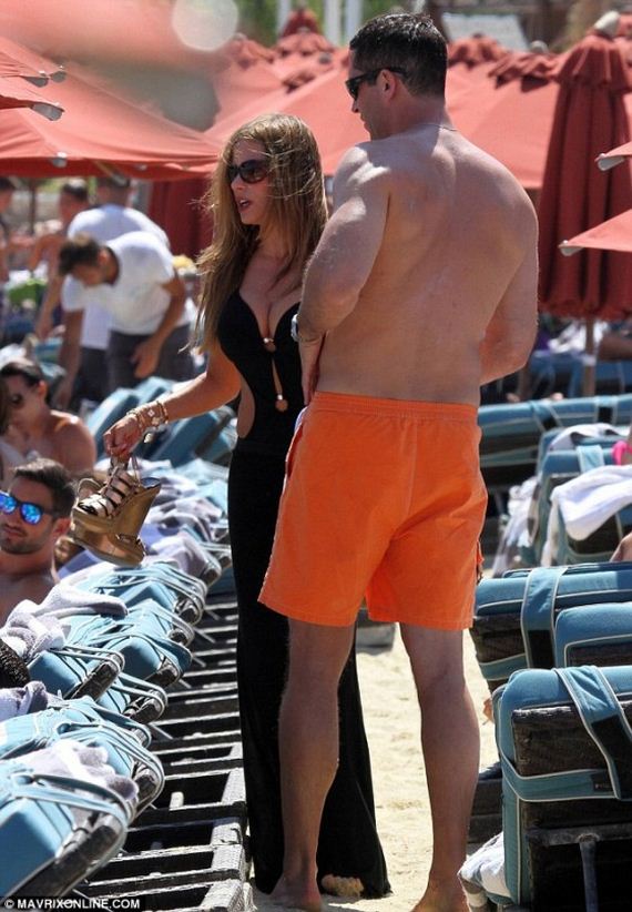 Sofia-Vergara---Bikini-in-Greece