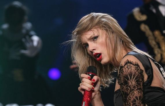 Taylor-Swift-In-Red-Dress