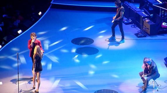 Taylor-Swift-Performing-at-The-Rolling-Stones