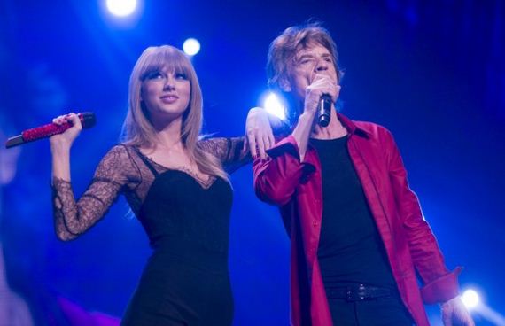 Taylor-Swift-Performing-at-The-Rolling-Stones
