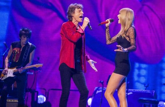Taylor-Swift-Performing-at-The-Rolling-Stones