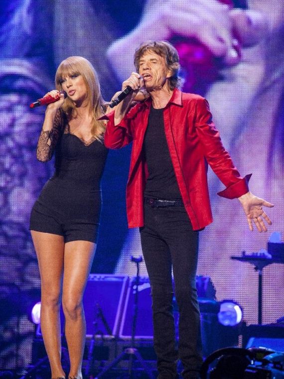 Taylor-Swift-Performing-at-The-Rolling-Stones