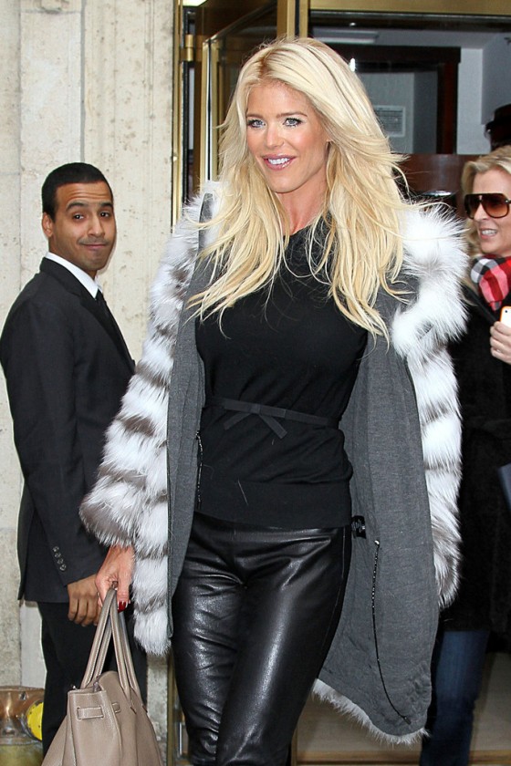 Victoria-Silvstedt-In-Leaher-Pants