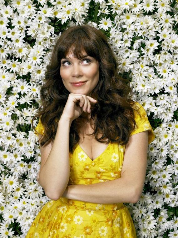 anna-friel-in-pushing-daisies-photoshoot