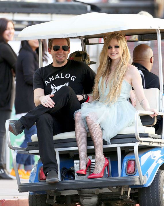 avril-lavigne-music-video-set