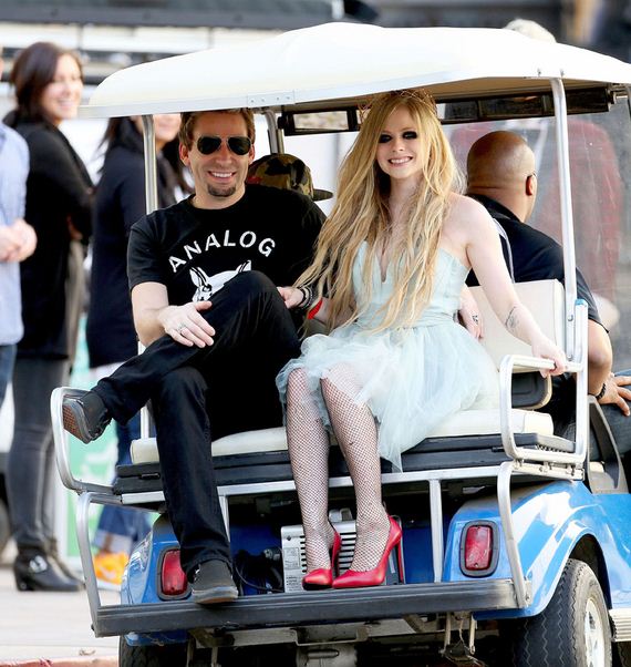avril-lavigne-music-video-set