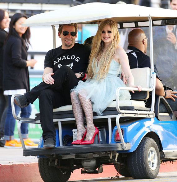 avril-lavigne-music-video-set