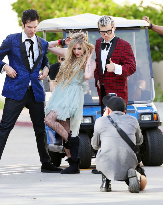 avril-lavigne-music-video-set
