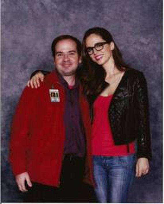 eliza-dushku-wearing-geeky-glasses