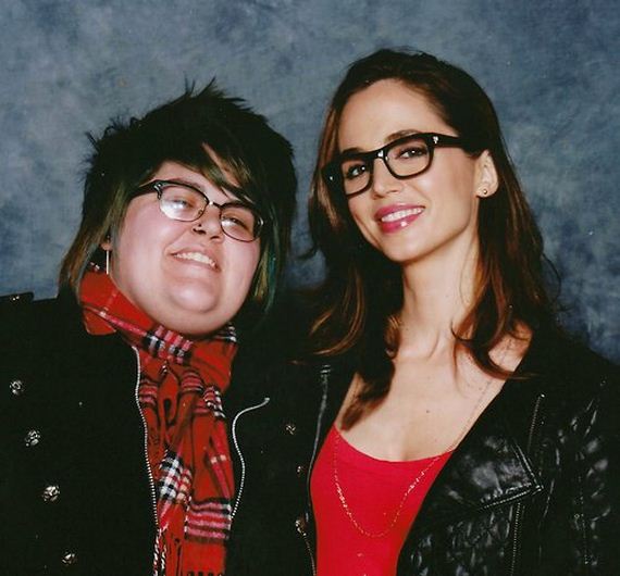 eliza-dushku-wearing-geeky-glasses