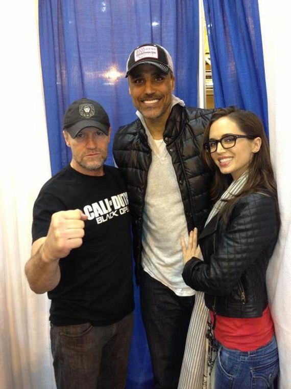 eliza-dushku-wearing-geeky-glasses