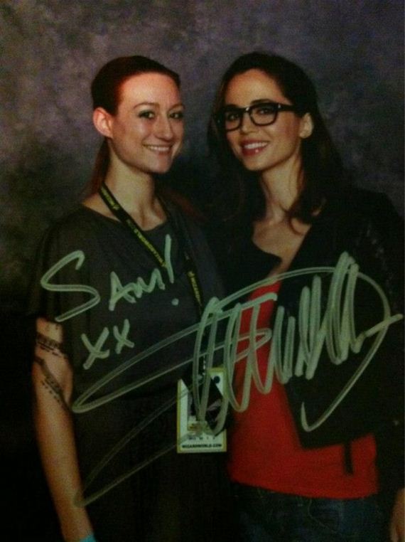 eliza-dushku-wearing-geeky-glasses