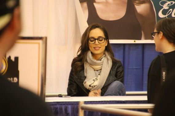 eliza-dushku-wearing-geeky-glasses
