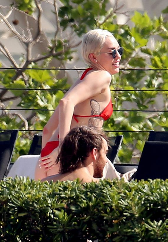 gallery_enlarged-Miley-Cyrus-Bikini
