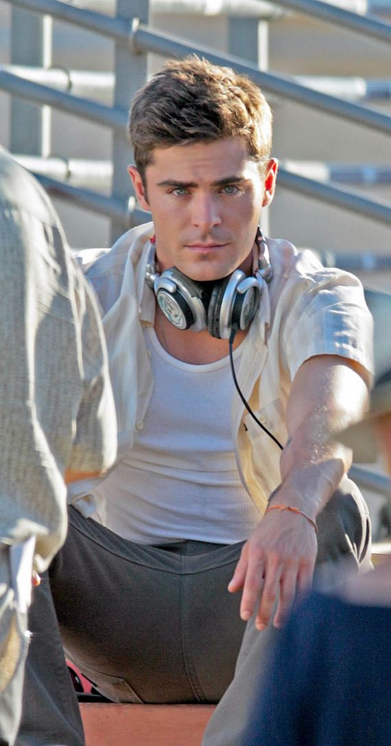 gallery_enlarged-Zac-Efron-Getting