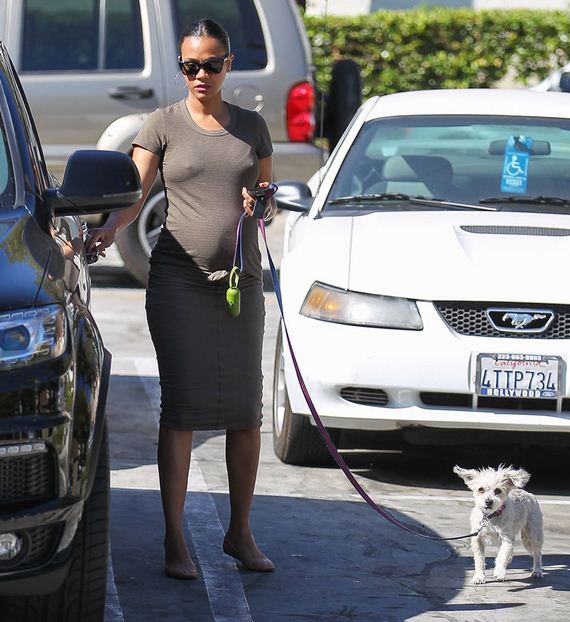 gallery_enlarged-Zoe-Saldana-No-Bra