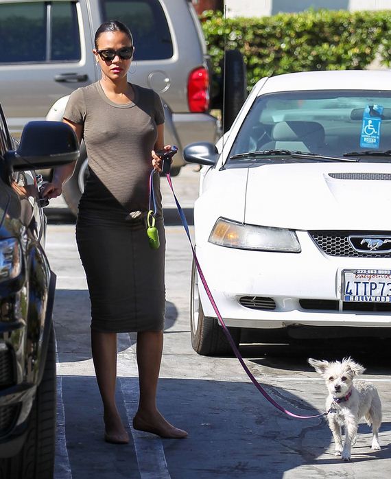 gallery_enlarged-Zoe-Saldana-No-Bra