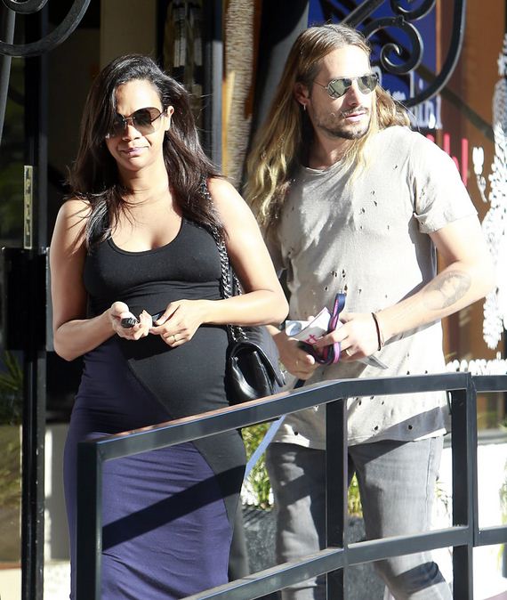 gallery_enlarged-Zoe-Saldana-No-Bra