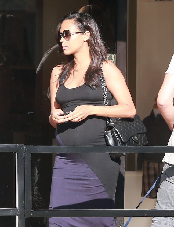gallery_enlarged-Zoe-Saldana-No-Bra