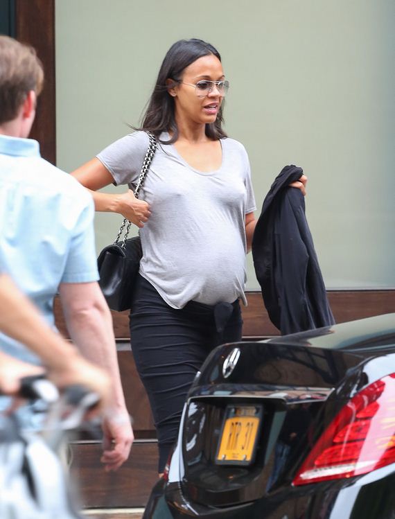 gallery_enlarged-Zoe-Saldana-No-Bra