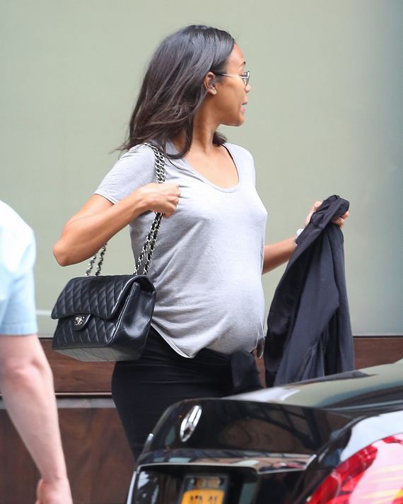 gallery_enlarged-Zoe-Saldana-No-Bra