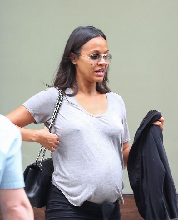 gallery_enlarged-Zoe-Saldana-No-Bra
