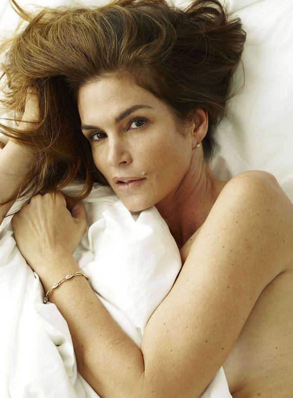 gallery_enlarged-cindy-crawford-bedtime