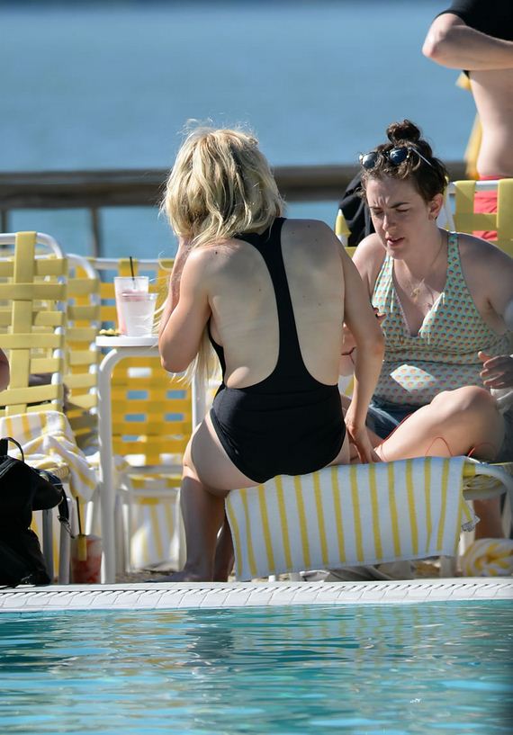 gallery_enlarged-ellie-goulding