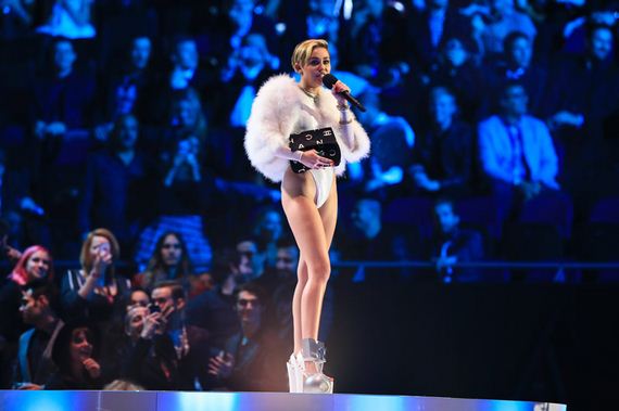 gallery_enlarged-miley-cyrus-ema-pictures