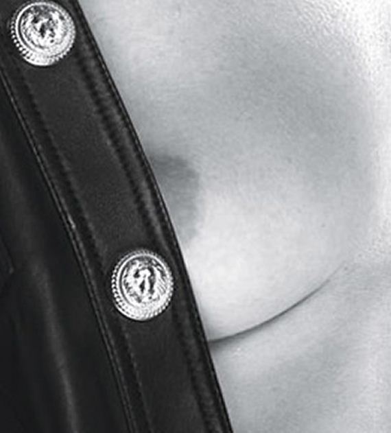 gallery_enlarged-miley-cyrus-w-nipple