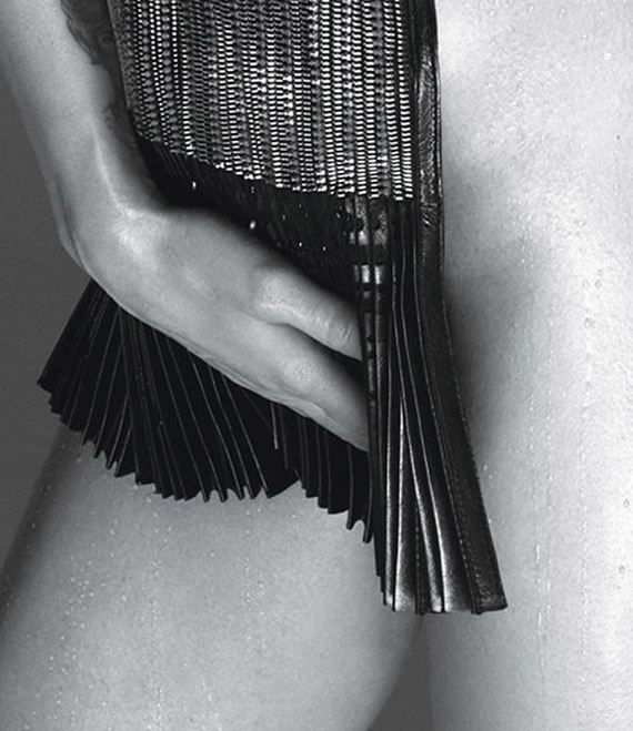 gallery_enlarged-miley-cyrus-w-nipple