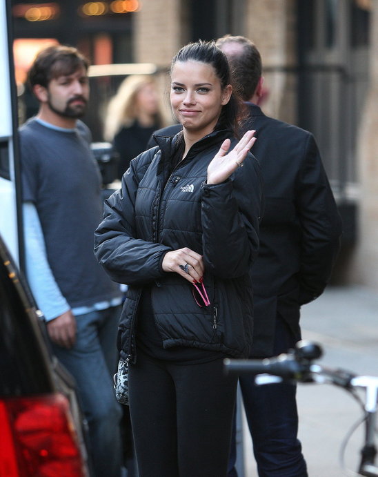 here_is_the_secret_behind_adriana_limas_victorias_secret_body