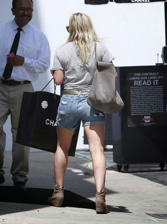 hilary-duff-booty-in-shorts-8