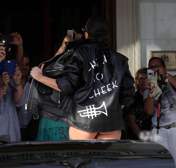 lady-gaga-leaving-her-hotel-in-athens